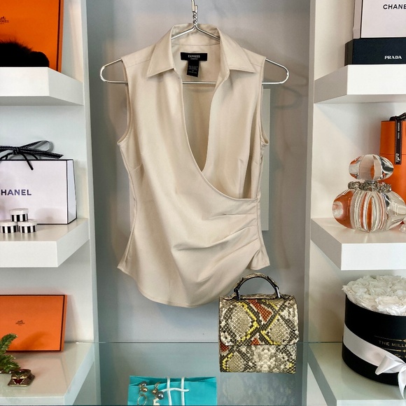 💛 EXPRESS ULTIMATE TOP NWOT - Picture 1 of 10